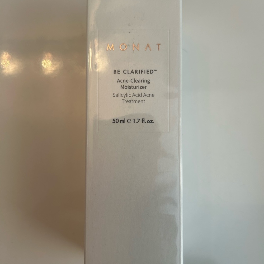 Be Clarified Acne-Clearing Moisturizer - White